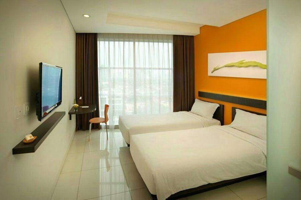 V Hotel Tebet Джакарта Экстерьер фото