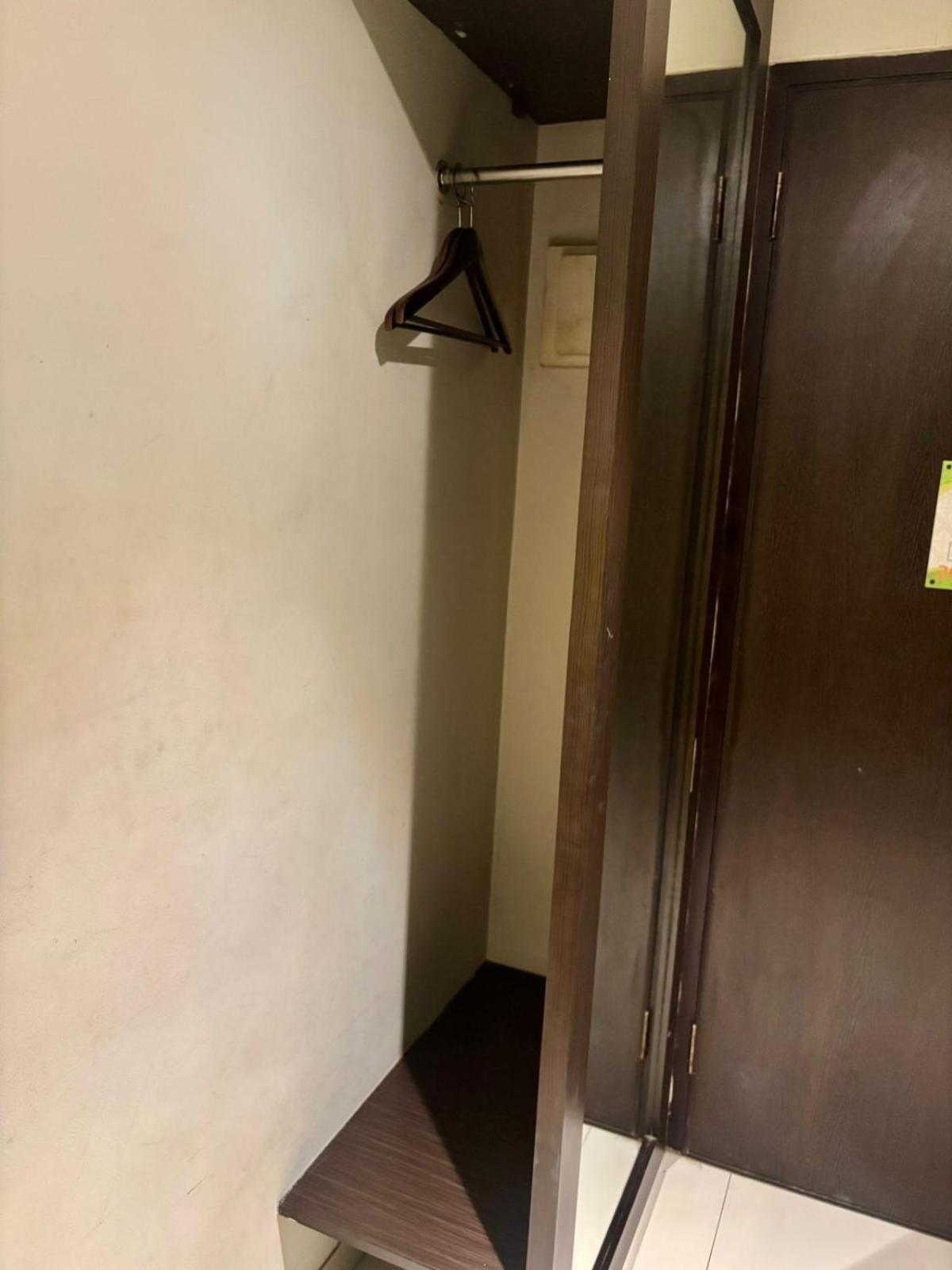 V Hotel Tebet Джакарта Экстерьер фото