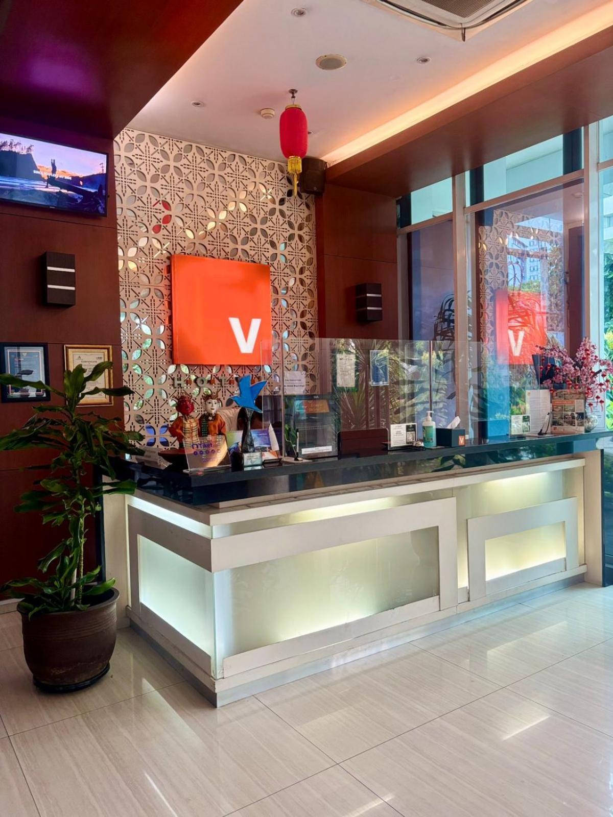 V Hotel Tebet Джакарта Экстерьер фото
