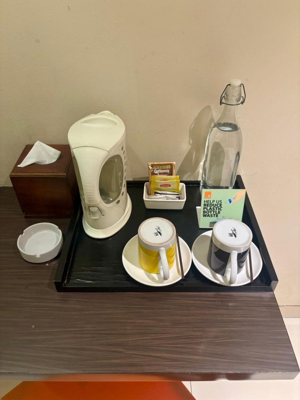 V Hotel Tebet Джакарта Экстерьер фото