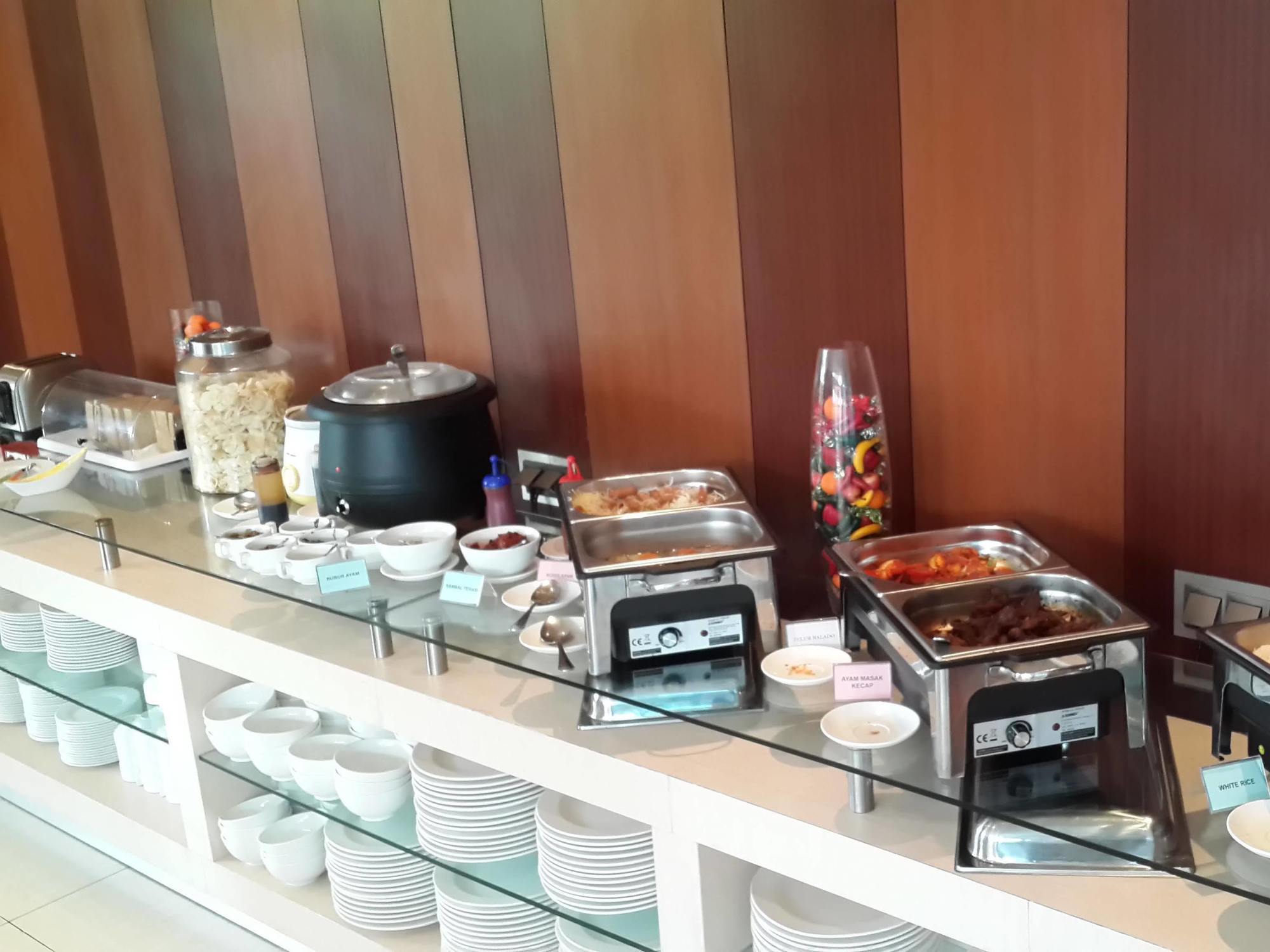 V Hotel Tebet Джакарта Экстерьер фото